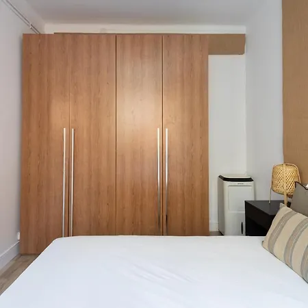 Stylish 3 Bedroom Apartment Barcelona