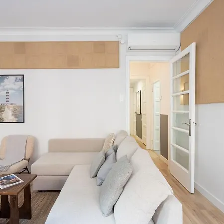 Stylish 3 Bedroom Apartment *