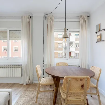 Stylish 3 Bedroom Apartment Barcelona