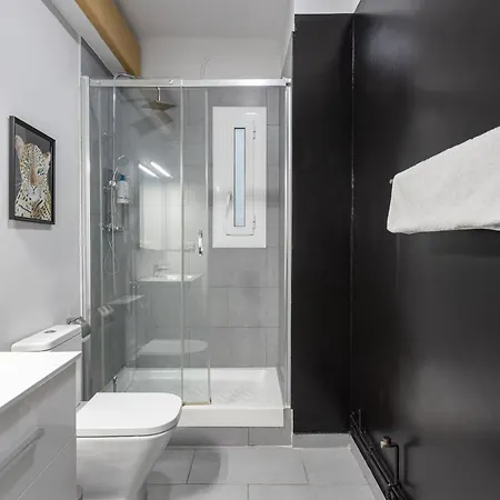 Stylish 3 Bedroom Apartment *